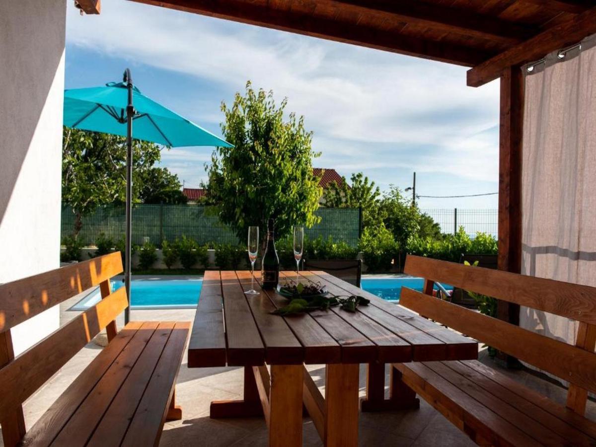 Holiday Home Mons Aureus Gornje Sitno Buitenkant foto