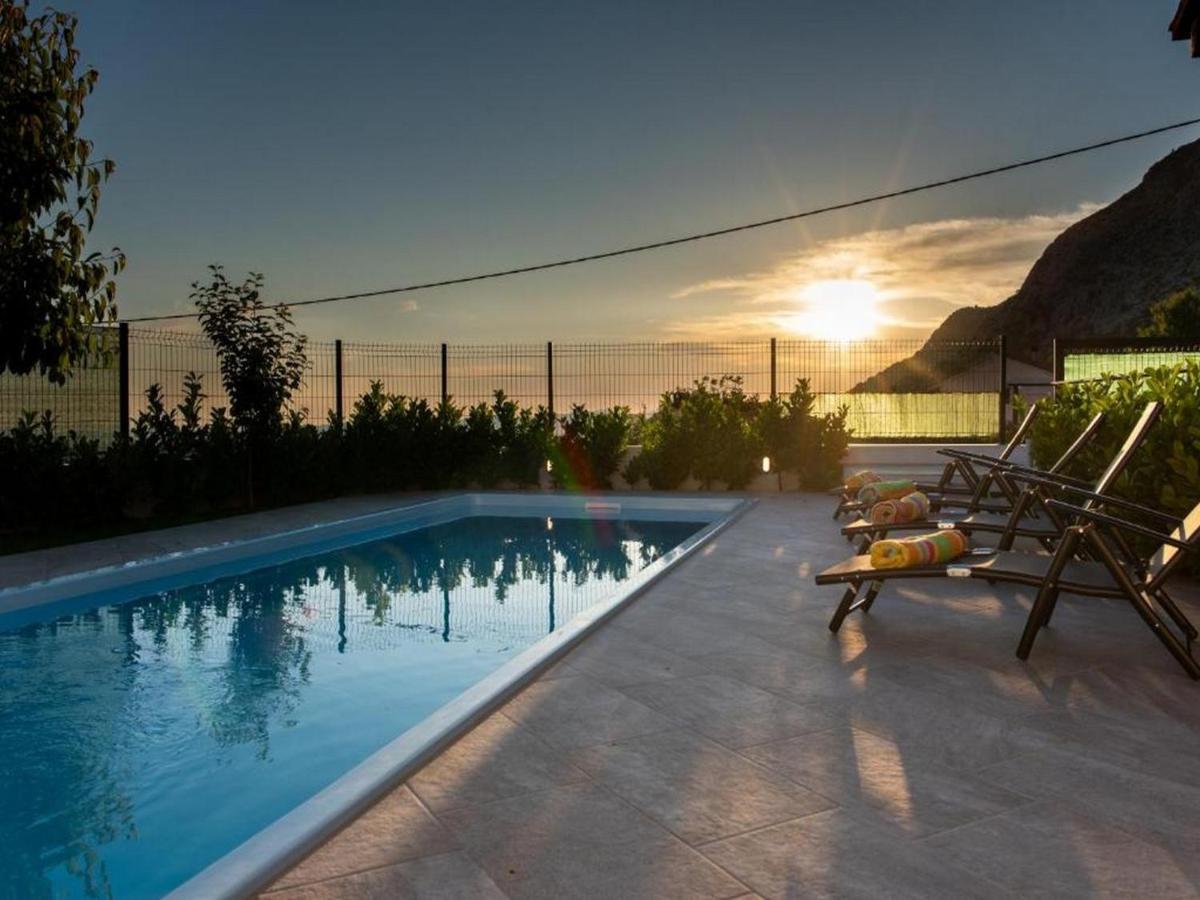 Holiday Home Mons Aureus Gornje Sitno Buitenkant foto