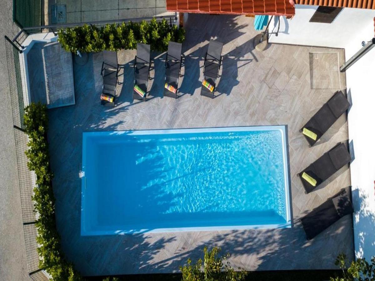 Holiday Home Mons Aureus Gornje Sitno Buitenkant foto