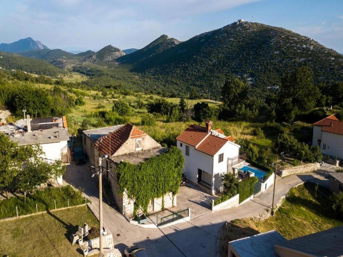 Holiday Home Mons Aureus Gornje Sitno Buitenkant foto