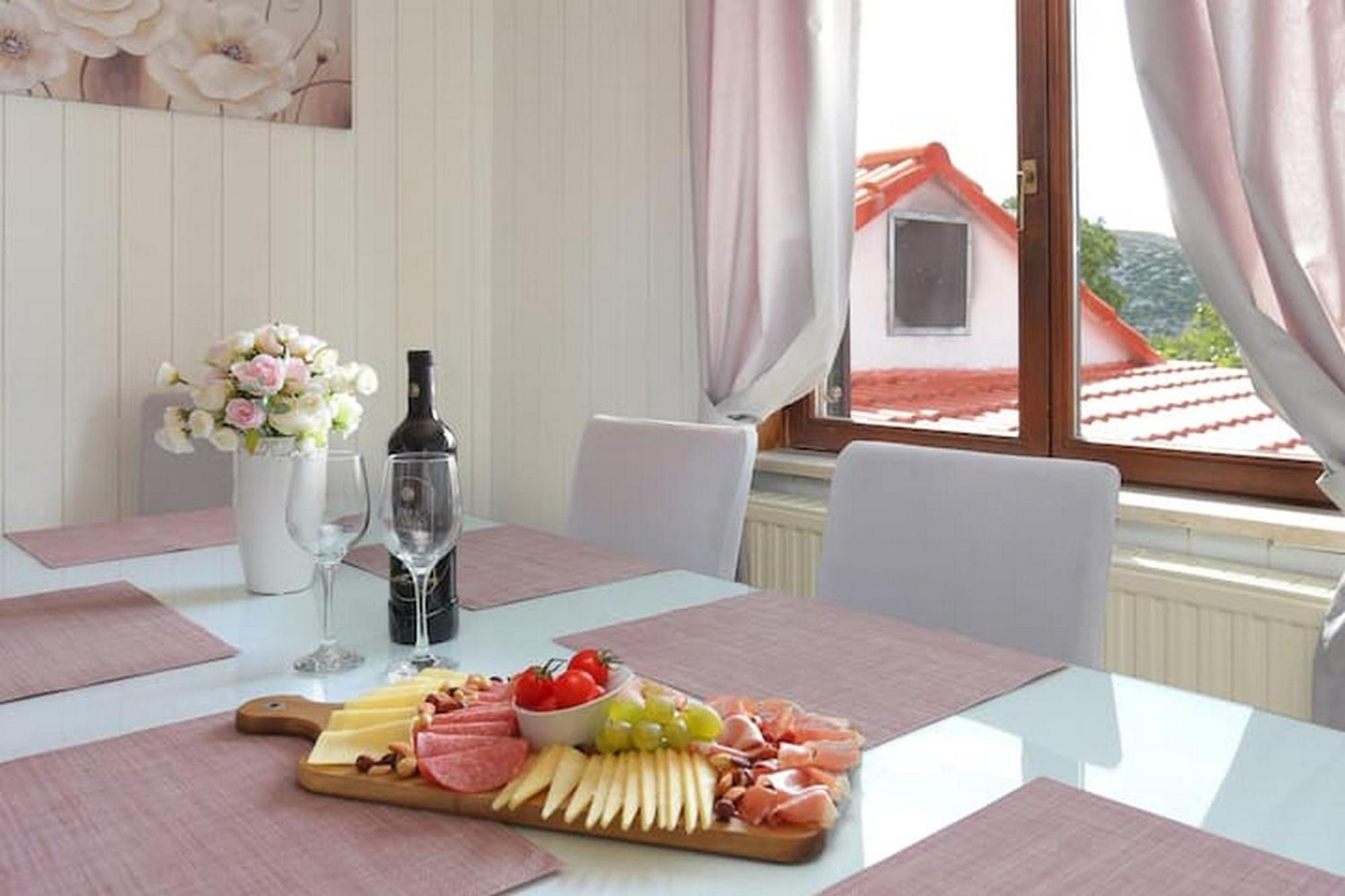 Holiday Home Mons Aureus Gornje Sitno Buitenkant foto