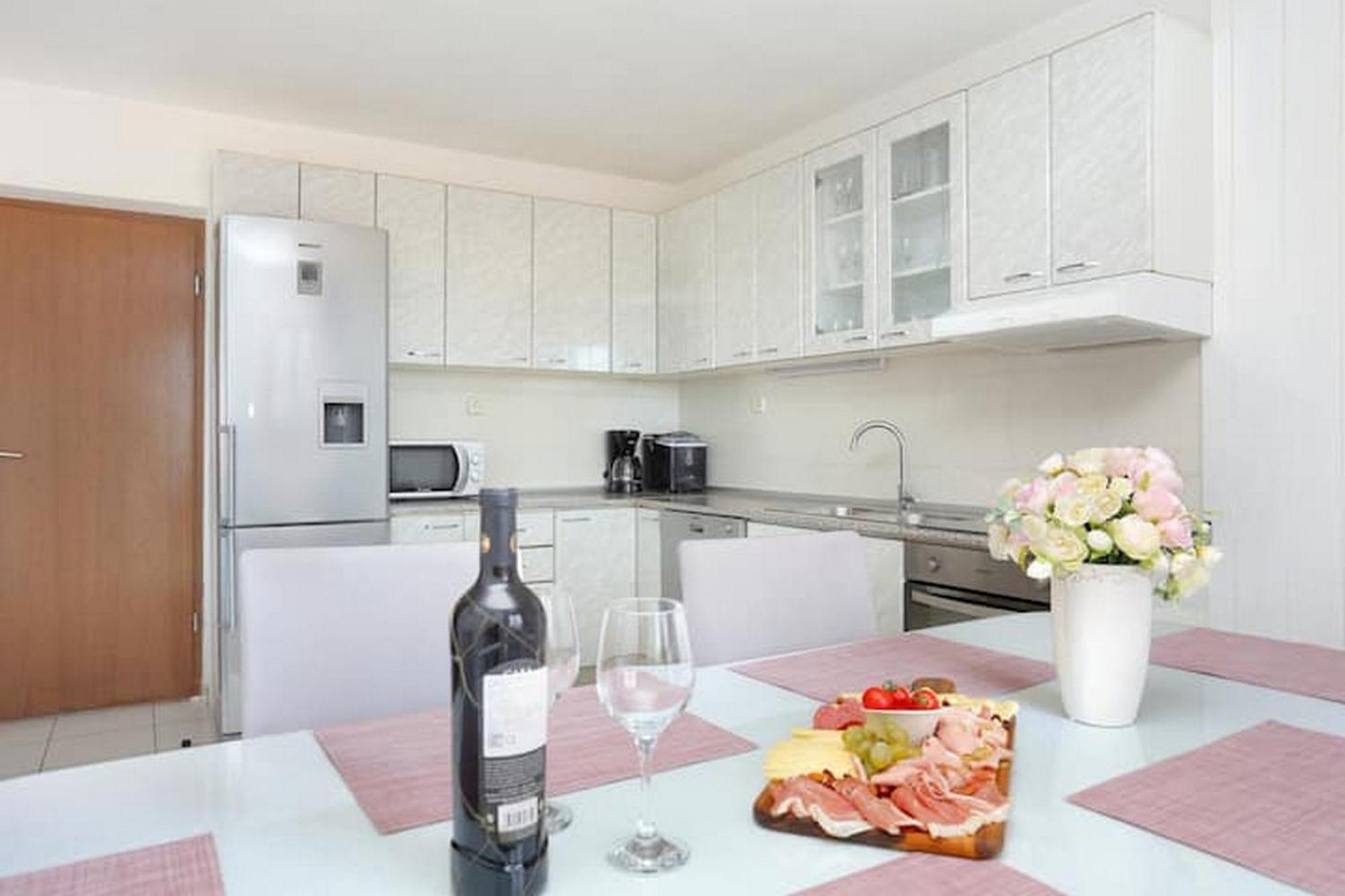 Holiday Home Mons Aureus Gornje Sitno Buitenkant foto