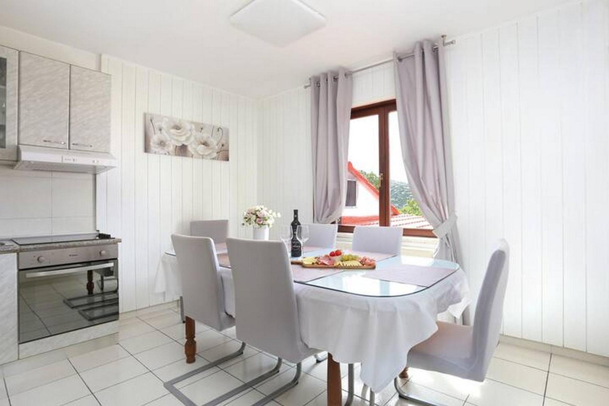 Holiday Home Mons Aureus Gornje Sitno Buitenkant foto