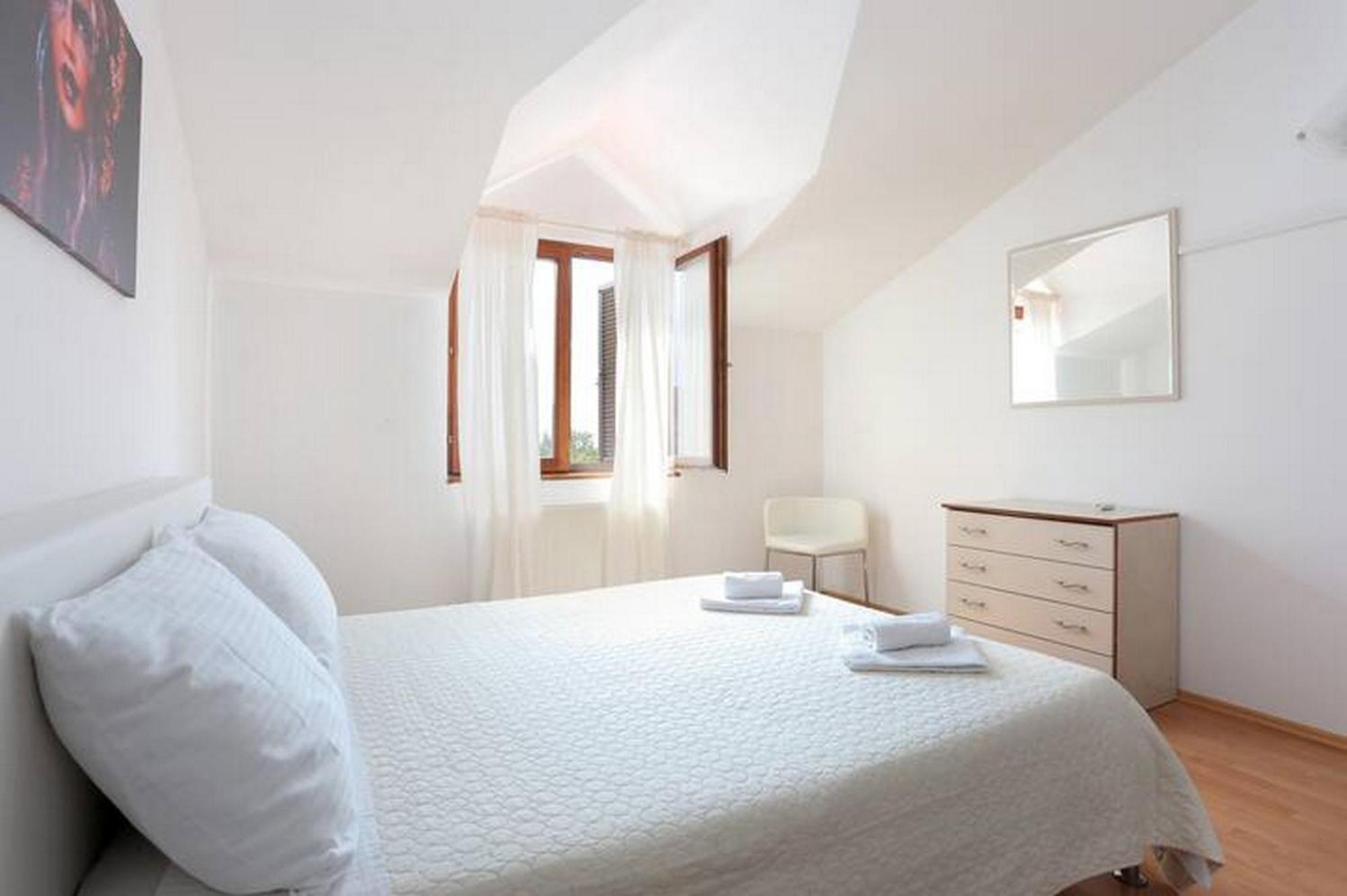 Holiday Home Mons Aureus Gornje Sitno Buitenkant foto
