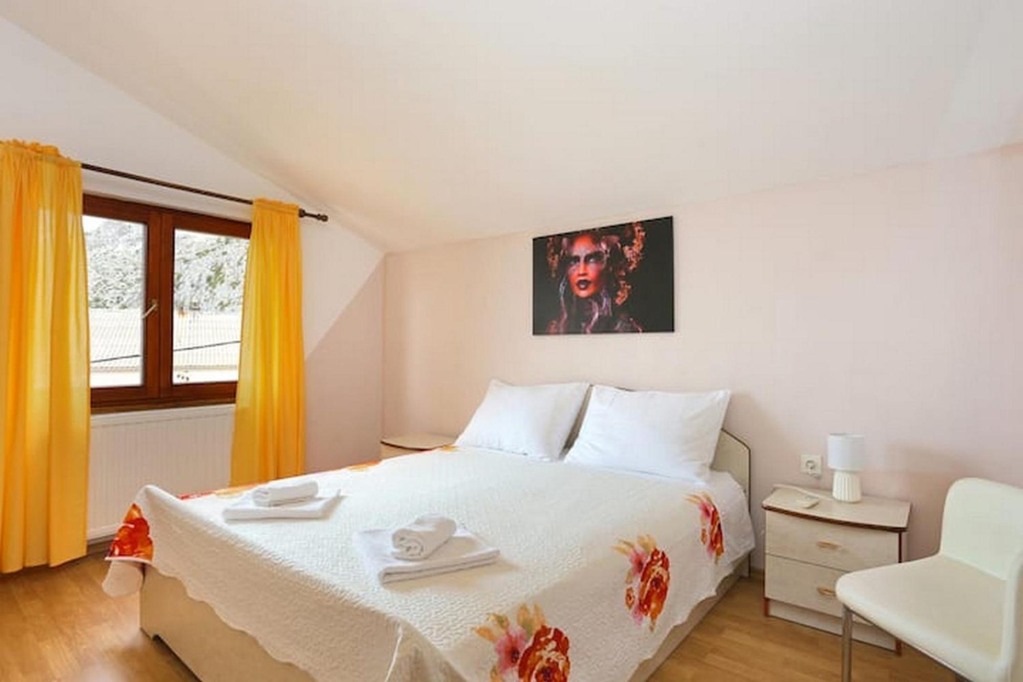Holiday Home Mons Aureus Gornje Sitno Buitenkant foto