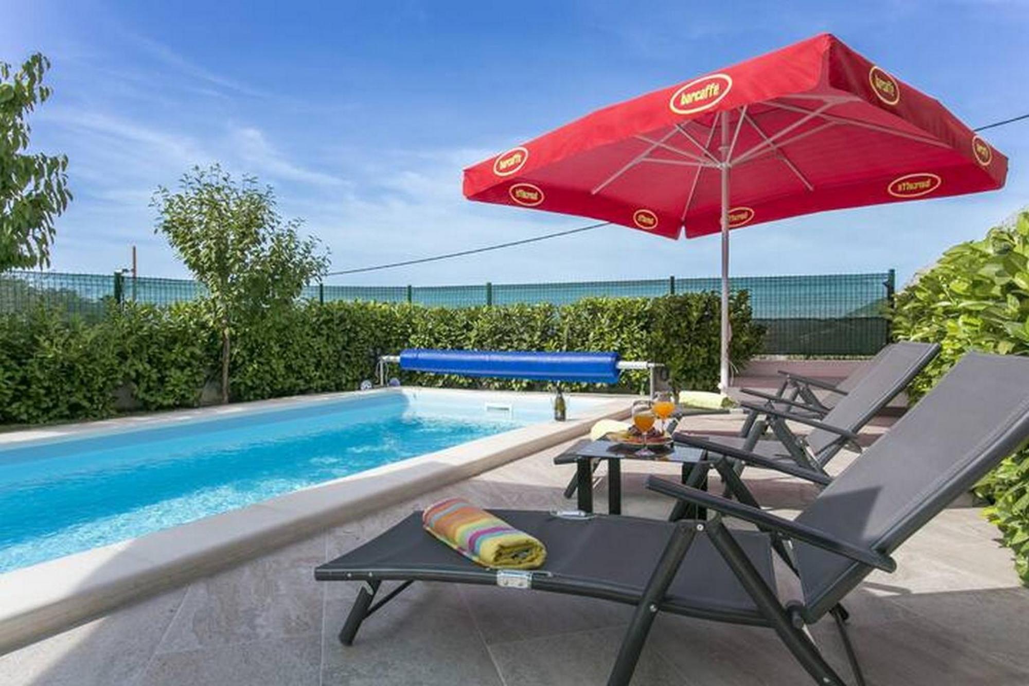 Holiday Home Mons Aureus Gornje Sitno Buitenkant foto
