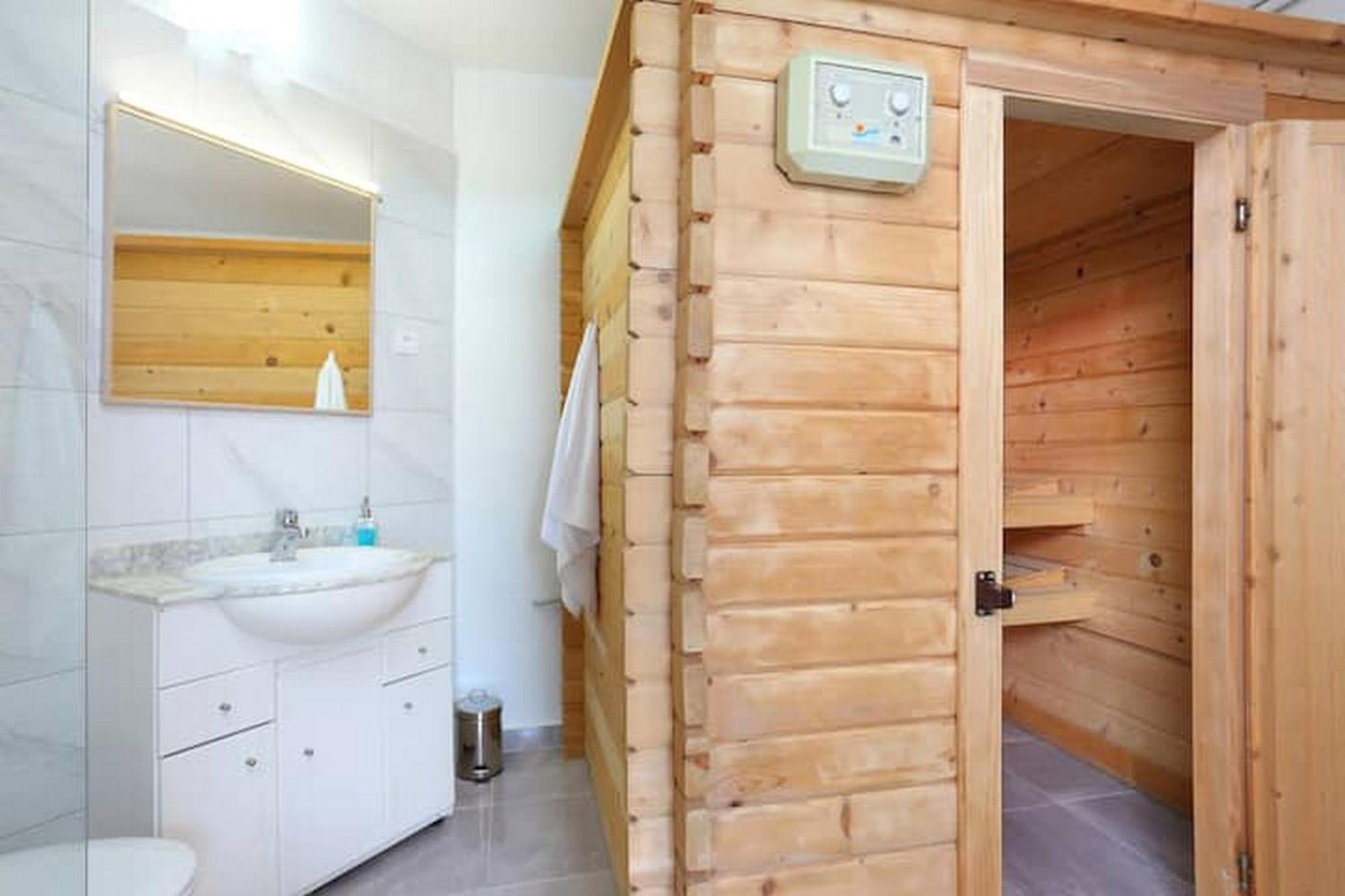 Holiday Home Mons Aureus Gornje Sitno Buitenkant foto