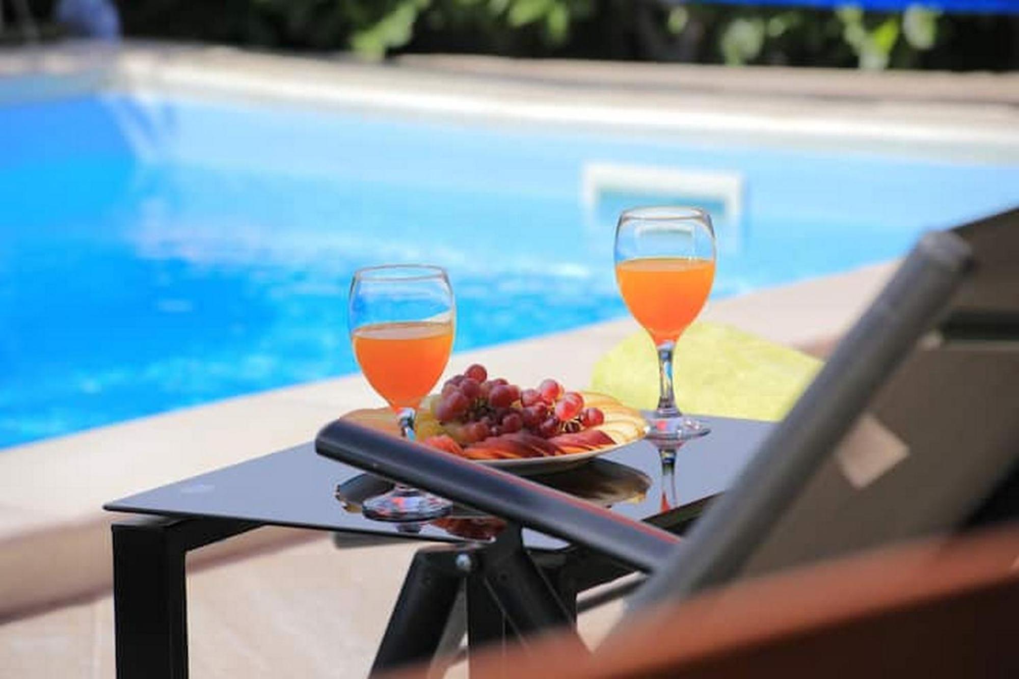 Holiday Home Mons Aureus Gornje Sitno Buitenkant foto